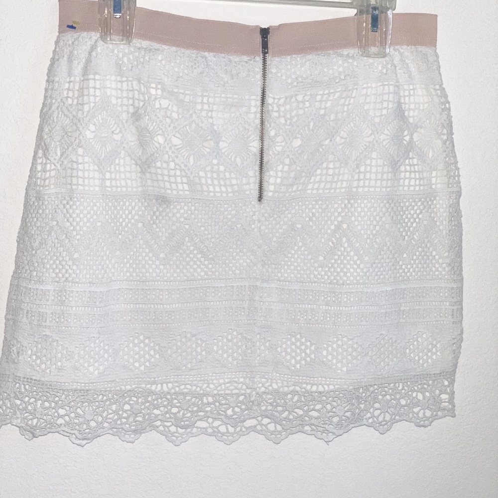 American Eagle white knit skirt. Size 8. - Picture 2 of 2
